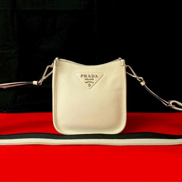 PRADA 極 美品 プラダ 三角ロゴ 金具 ヴィッテロダイノ ソフト