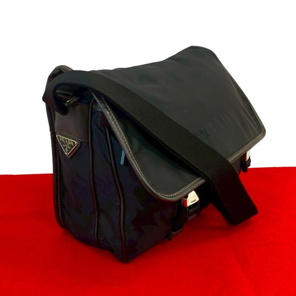 【美品】プラダ ナイロン 三角ロゴ ブラック サフィアーノ近年モデル PRADA（プラダ） 極 美品 三角ロゴ 金具 ナイロン サフィアーノ レザー