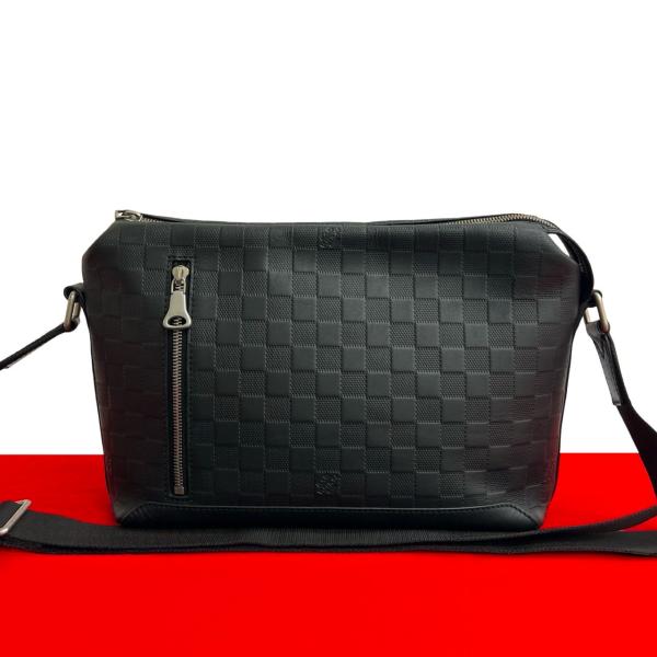 LOUIS VUITTON（ルイ・ヴィトン） 極 美品 ディスカバリー