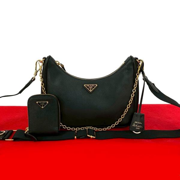 PRADA（プラダ） 極 美品 三角ロゴ 金具 サフィアーノ レザー 本革