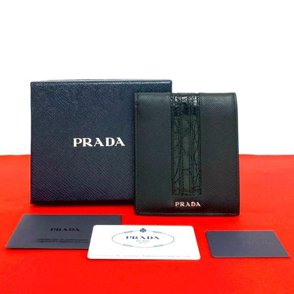 箱・カード プラダ コンパクト サフィアーノ メタルロゴ ブラウン 二つ折 財布 PRADA（プラダ） 極 美品 箱付き ロゴ 金具 サフィアーノ クロコ型押し
