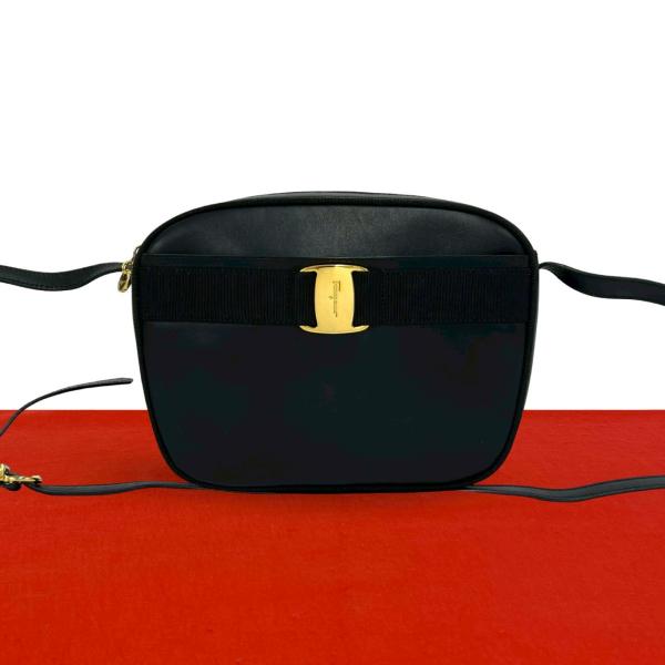 【美品✨】 フェラガモ ショルダーバッグ ヴァラリボン オールレザー 極 美品 Salvatore Ferragamo サルヴァトーレフェラガモ ヴァラリボン