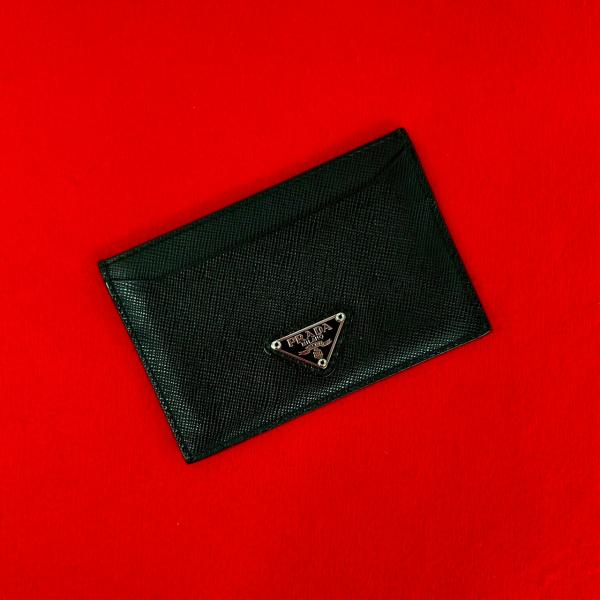 PRADA（プラダ） 極 美品 三角ロゴ プレート 金具 サフィアーノ レザー
