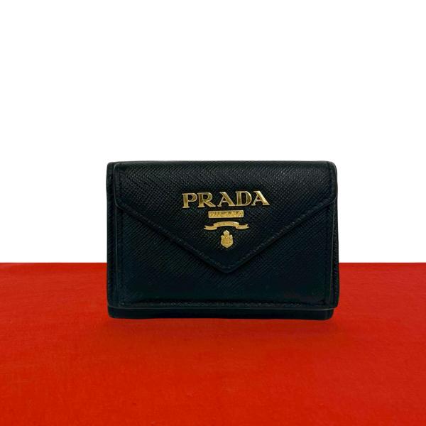 プラダ PRADA 三つ折り財布 ブラック サフィアーノ 小銭入れ ウォレット PRADA（プラダ） 極 美品 ロゴ 金具 サフィアーノ レザー 本革 三