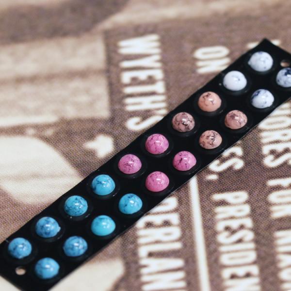 [安心の国内産/耳つぼジュエリー]マーブルモチーフストーンを使用した、プチプラ耳つぼダイエット。１シート５色入り/気分や用途で使いわけてもＯＫ。プチプライス＆耳つぼ解説図付で気軽に自宅で耳つぼダイエット。■商品詳細■付属品：耳つぼ解説図内容...