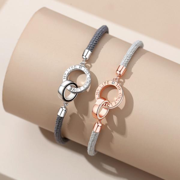 【 ふたりを繋ぐペアルック 】ペアアクセサリー。大切な恋人へのプレゼントに、ぜひご検討ください。【 金属アレルギー対応 】 素材には、金属アレルギー反応が出にくいS925（シルバーを採用）。※金属アレルギー反応を100%防ぐものではありませ...