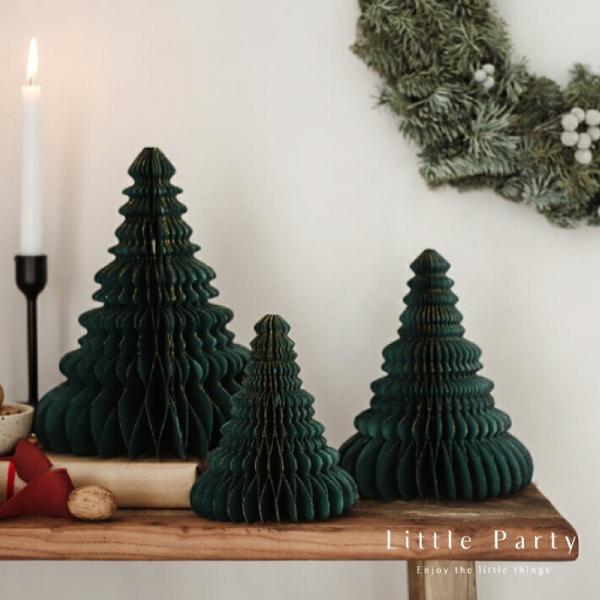 ◆商品内容◆ 1枚入り高さ約15cm 海外のパーティーシーンで定番のハニカムボールにツリー型が登場。広げるだけで簡単にパーティーデコレーションが楽しめます。壁から吊るしたり壁に貼り付けたり、床やテーブルに置いたり楽しみ方は様々。ゴールドのグ...