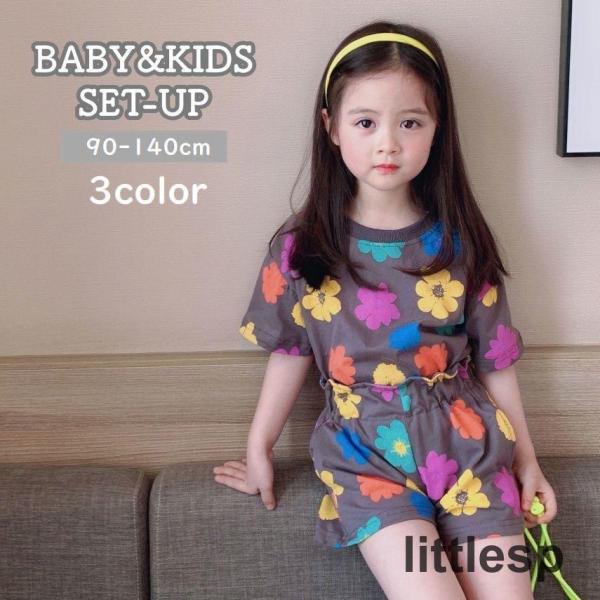 大きなフラワーが描かれた子供用セットアップです。フリルデザインのウエストがとってもお洒落?【サイズについて】画像をご参照ください。【素材について】綿混【カラーについて】生産ロットにより柄の出方や色の濃淡が異なる場合がございます。お使いのモニ...
