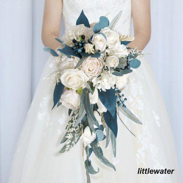 ●可愛らしいローズのブーケです。贈答品やインテリアに最適です。●セット内容：ウエディングブーケ●サイズ：直径約25CM写真参照（手作りのため、サイズは多少前後します。）●花束形：ラウンド型