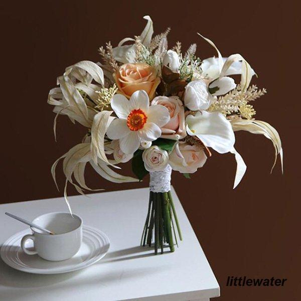 ●可愛らしいローズのブーケです。贈答品やインテリアに最適です。●サイズ：直径約50cm 写真参照                         （手作りのため、サイズは多少前後します。）●花束形：ラウンド型