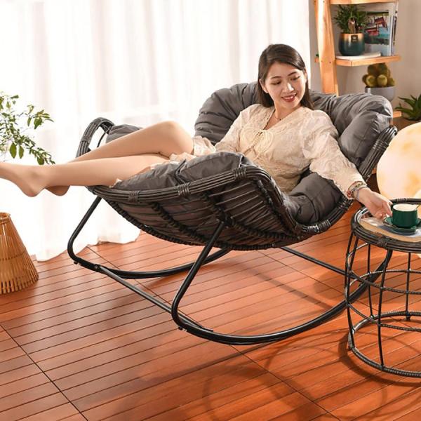 ロッキングチェア：柔らかいクッションは快適で通気性があり、厚い人形綿で満たされており、クッションの表面は肌に優しく、耐摩耗性と汚れに強く、弾力性が高くなります。 リクライニングする習慣のために設計されたアーチ型の椅子は、通常の椅子よりも人体...