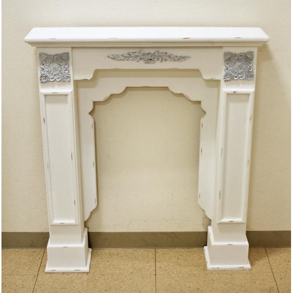 クラシックでヨーロピアンなマントルピースです。フレンチアンティーク風のシックでシャビーな仕上げがお洒落。   奥行きの薄いコンパクトなサイズす。＊本商品は、アンティークのナチュラルに朽ちたような表現として、塗装の剥がれ、こすれ、塗り斑、節目...