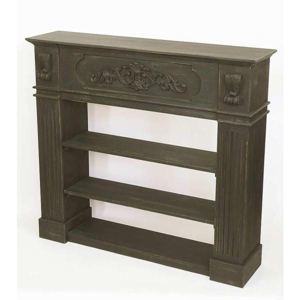 クラシカルでお洒落なコンソールシェルフです。マントルピース調のデザインでヨーロピアンな雰囲気。全体はわざと塗装の傷みやカスレなどを表現したシャビーシックなアンティーク仕上げです。サイズ:幅100cm 奥行き24cm　高さ90.5cm 棚寸法...