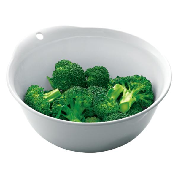 サイズ/約幅24.5×奥行23.4×高さ10.8cm容量/約2.4L内容量/1個材質/ポリプロピレン生産国/日本製耐熱温度/110度●軽くて扱いやすいプラスチック製のボウルです。●抗菌加工付きで、細菌やカビの繁殖を抑制し、清潔にお使いいただ...