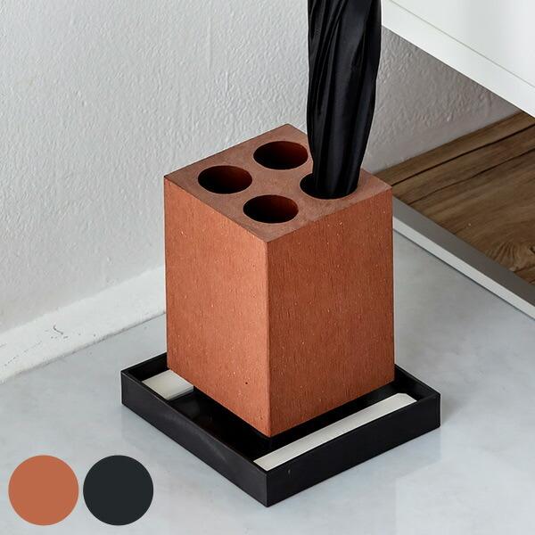 吸水性に優れた超吸水型珪藻土が水滴をしっかり吸水します。吸水した後は自然乾燥でお手入れ簡単です。コンパクト設計で気軽に玄関に置けます。【商品詳細】 サイズ/約幅12.5×奥行12.5×高さ14cm 内容量/1個 材質/本体：合成木材・トレー...