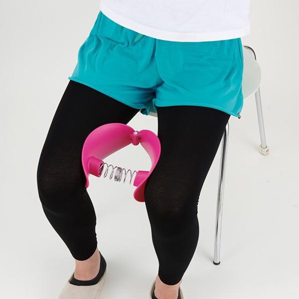 サイズ/約幅16×奥行16.5×高さ10.5cm重量/約155g内容量/1個材質/ポリプロピレン、スチール生産国/台湾製●お家で簡単に内もも＆二の腕のエクササイズが出来るストレッチグッズです。●普段鍛えにくい内転筋や二の腕や大胸筋に。●座っ...