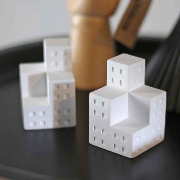 サイズ/約幅4.5×奥行4.5×高さ6.7cm重量/約110g内容量/2個材質/珪藻土生産国/中国製●インテリアに馴染む除湿・消臭効果のある珪藻土のオブジェです。●玄関、下駄箱、冷蔵庫内などへの設置がおすすめです。●ふたつはピタッと重ねるこ...