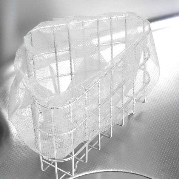 サイズ/約幅20×奥行13×高さ13cm内容量/1個材質/18-8ステンレス●スッキリとした印象の三角コーナーです。●大きめのメッシュ構造で洗いやすく、袋を取り付けるだけで使用できる手軽さです。●使用用途に合わせてポリ袋・ネットどちらでも取...