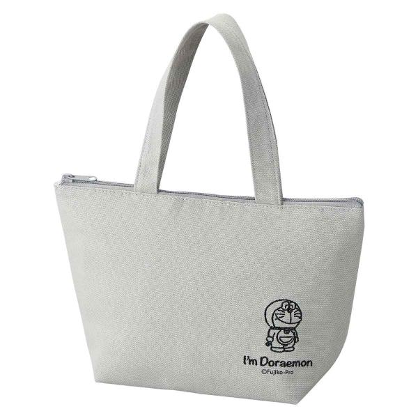 サイズ/約幅31×奥行10.5×高さ19cm内容量/1個材質/本体、持ち手：綿100%内側：ポリエチレン、アルミフィルム生産国/中国製●ドラえもんのランチバッグです。●お弁当の持ち運びにピッタリで毎日の通学・通勤におすすめです。●内側がアル...