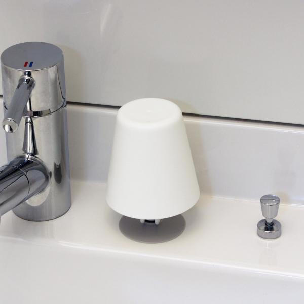 サイズ/スタンド：約幅7.5×奥行8.5×高さ10.5cmコップ：約直径7.5×7.5cm容量/約200ml内容量/1個材質/本体：鋼線（樹脂コーティング）吸盤：塩化ビニル樹脂コップ：ポリプロピレン生産国/中国製耐荷重/500g●置き型でも...