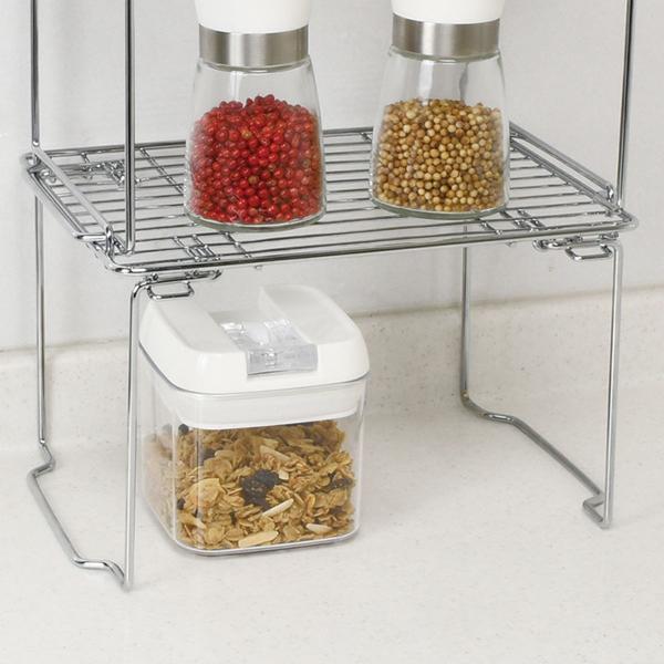 サイズ/約幅28×奥行19.5×高さ17cm重量/約400g内容量/1個材質/鉄（クロムめっき）生産国/中国製耐荷重/約2kg●キッチンをすっきり収納して快適な空間にする「ストレージセレクトシリーズ」の積み重ね棚です。●シンク下やシンク周り...