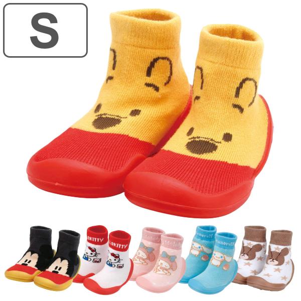 サイズ/11.9cm内容量/1足材質/綿・TPE種類/ミッキー（ベビー）、くまのプーさん、ハローキティ、マイメロディ、シナモロール、くまのがっこうココア生産国/中国製洗濯/手洗いのみ可能対象年齢/8〜12ヶ月●よちよち歩きの赤ちゃんの足にぴ...