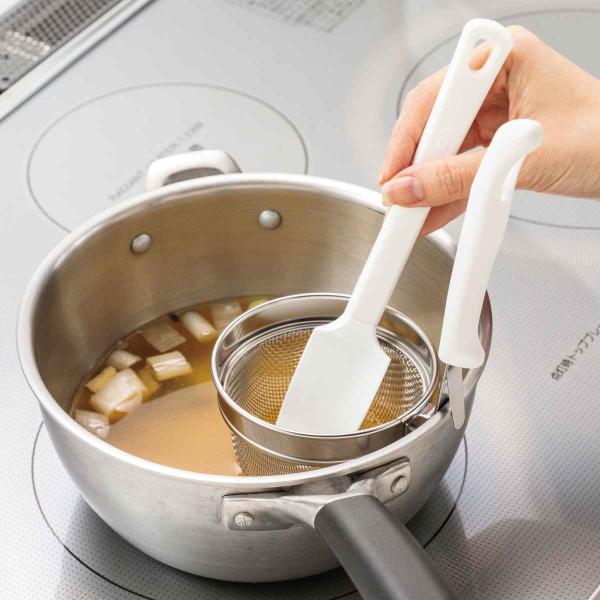 サイズ/約幅22×奥行9.2×高さ15.5cm重量/約113g内容量/万能こし・ヘラ：各1個材質/【万能こし】網・フレーム：18-8ステンレススチール、その他金属部：ステンレススチール、ハンドル：ポリプロピレン【ヘラ】シリコーンゴム生産国/...