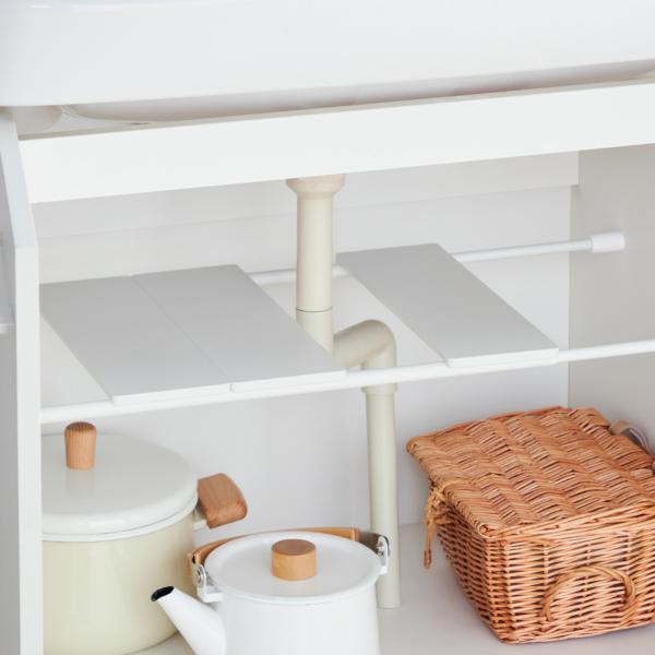 サイズ/約幅10×奥行30×高さ1.2cm重量/約0.072kg内容量/1個材質/PP樹脂●突っ張り棒2本にのせてシンク下やデッドスペースなどに棚を設置できるトレーです。●家具と壁などの隙間を有効活用できます。●冷蔵庫や洗面所横の隙間を収納...