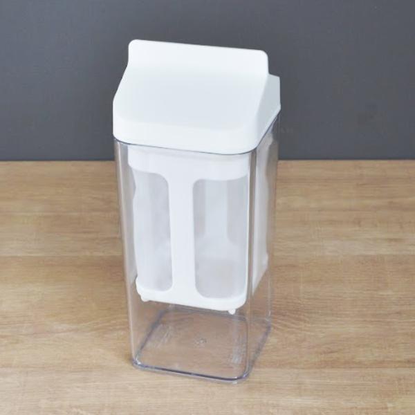 サイズ/約幅9×奥行9×高さ21.5cm容量/約1L内容量/1個材質/容器：AS樹脂フタ・水切りザル：ポリプロピレン生産国/日本製パーツ別耐熱温度/容器：70度、フタ・ザル：100度耐冷温度/-20度食器洗い乾燥機/部品によって使用不可●ヨ...