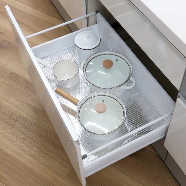 サイズ/約幅60×奥行200cm重量/約69g内容量/1枚材質/ポリエステル（アルミ蒸着）ポリエチレン生産国/日本製●シンク下の収納に敷くアルミシートです。●害虫を寄せつけにくく、カビの繁殖を抑え、汚れも防止できるので清潔に保つことができま...