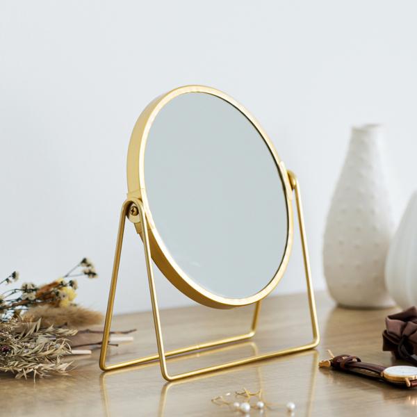 サイズ/約幅18×奥行6.5×高さ20.5cm重量/約300g内容量/1台材質/ガラス(2mm厚)、金属（鋼）カラー/ゴールド生産国/中国製組立状態/完成品●ゴールドのフレームが映えるインテリアミラー、LINO（ロータイプ）です。●置くだけ...