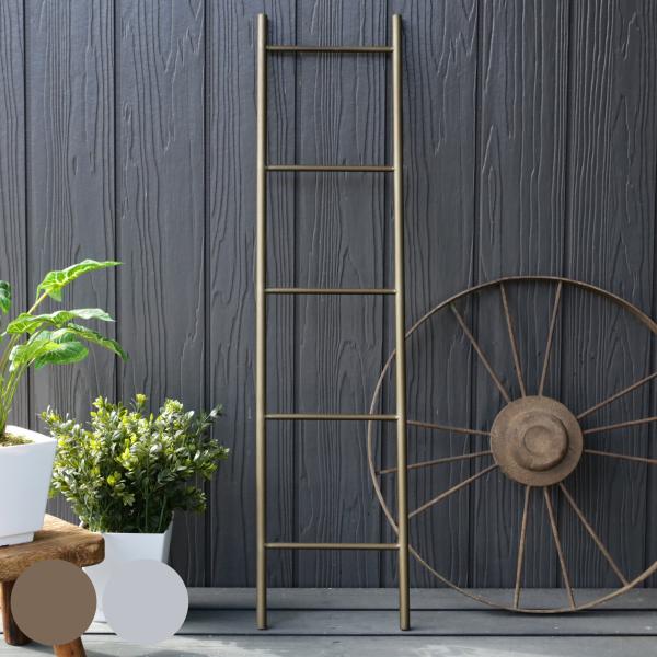 サイズ/約幅24×奥行1.5×高さ99.5cm内容量/1個材質/ブリキ、アイアン種類/アイアン、ホワイト生産国/中国製●空間をグッとセンスアップするスリムサイズのラダーです。●植物と相性の良いメタル製です。●使い込まれたような風合いを出す為...