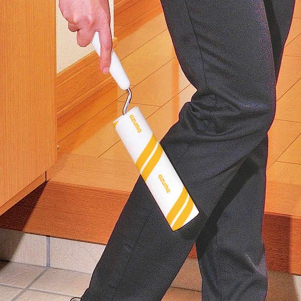 サイズ/約幅7×奥行7×高さ33.5cmテープサイズ：約幅16cm60周内容量/1個（粘着ホルダー1個、ケース１個、テープ1本）材質/グリップ・ケース：ポリプロピレンシャフト：スチールテープ：粘着加工紙生産国/中国製●片手だけで掃除がしやす...