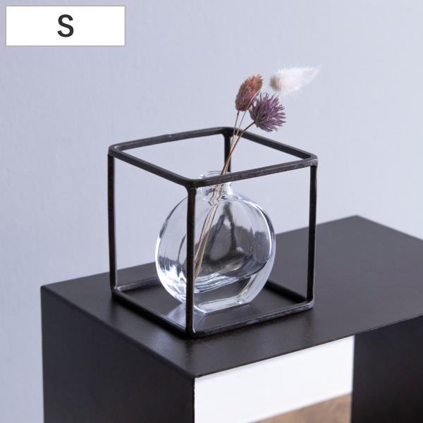 サイズ/約幅11×奥行11×高さ11cm内容量/1個材質/アイアン耐荷重/約3kg●自由に組み合わせて空間をデザインできるジョセフアイアンフレーム キューブ【Sサイズ】です。●単体ではもちろん複数組み合わせて自由なレアウトが可能です。●すっ...