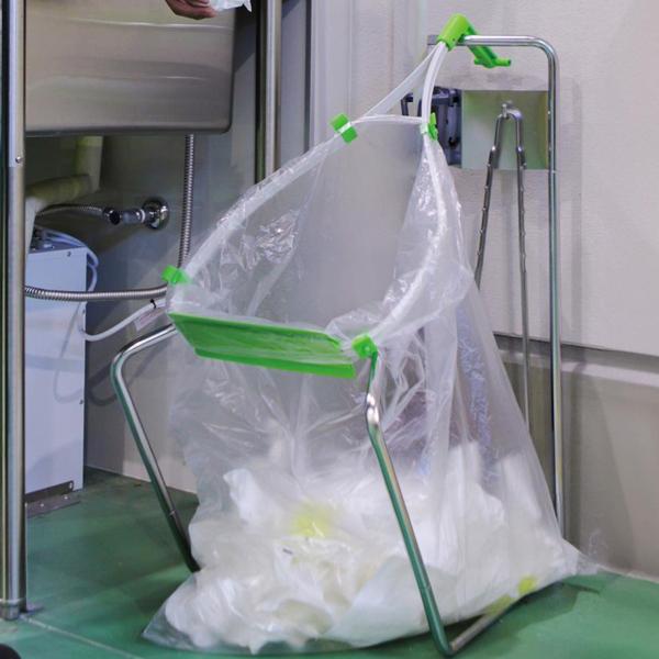 サイズ/約幅43×奥行55×高さ73.5cm重量/スタンド：約2.2kg、セット時：約2.6kg内容量/1個ちりとり捨楽 小付材質/スタンドフレーム：スチールパイプ（クロームメッキ）足ゴム：塩化ビニール ちりとり捨楽 小:グリップ・袋止め：...