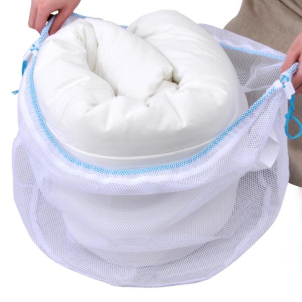 サイズ/約高さ40cm直径：約45cm重量/約96g内容量/1枚材質/ポリエステル生産国/中国製●布団や毛布を優しく洗う洗濯ネットです。●シングルサイズの掛け布団がすっぽり入ります。●布団や毛布を出し入れしやすい巾着型です。●持ち運びに便利...