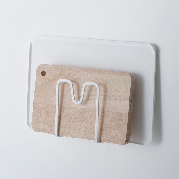 サイズ/約幅12×奥行6.5×高さ13cm内容量/1個材質/本体：鉄（エポキシ樹脂塗）マグネット：ラバーマグネット生産国/中国製耐荷重/1kg●「マグネフィット」シリーズのまな板ラックです。●同シリーズのキッチンパネルなどに貼りつければ、ま...