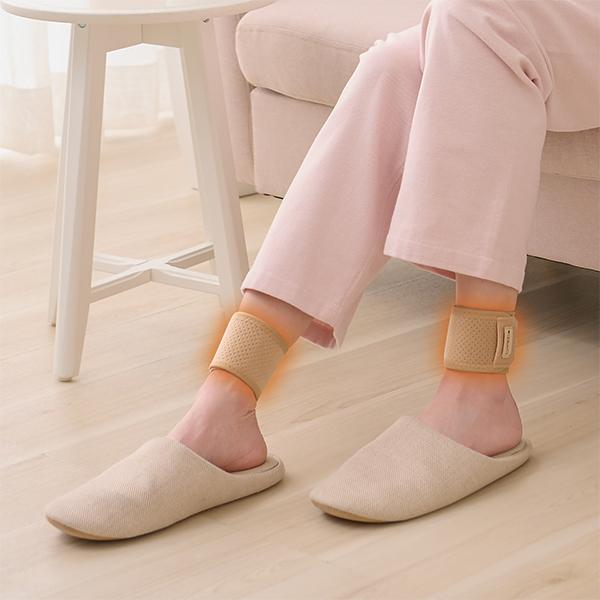 【この商品はメール便送料無料(ポスト投函)商品の為、時間指定は出来ませんが、ご不在でも受け取りができます】 　◆　製品説明　◆・就寝中に足が冷えやすい方にオススメ。遠赤外線のパワーで足首をしっかりと温めて朝までぐっすり。・遠赤外線を放射する...