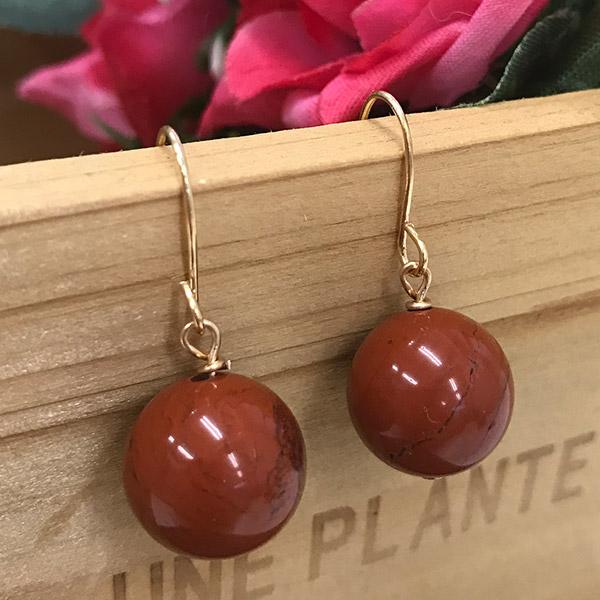 500円均一】レッドジャスパー12mm玉天然石ピアス 金属アレルギー対応  