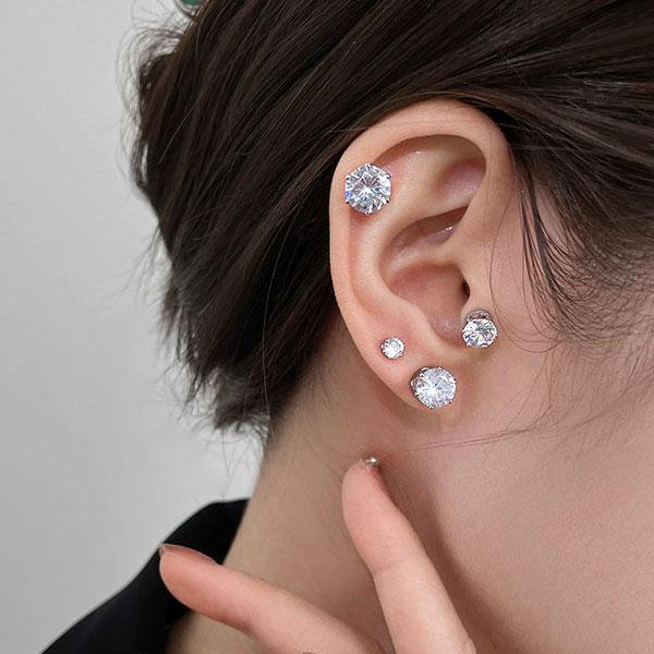 ・マグネットピアスは耳に穴をあけることなく装着できます・ピアス穴を空けたくない方や、職場や学校でピアスが禁止されていてつけられない方にオススメ!・磁力がちょうどよく「痛くない」「外れない」を実現いたします、マグネットは強力なのですぐに外れて...