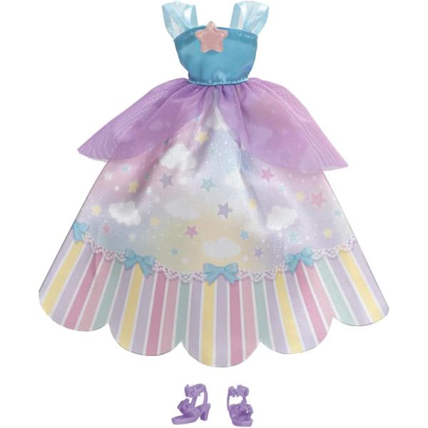 星がちりばめられたにじいろスカートのリカちゃんのロングドレスです。胸のお星さまがワンポイントのにじいろお空デザインがかわいいロングドレスです。パープルのスターサンダル付き。※人形は別売りです。