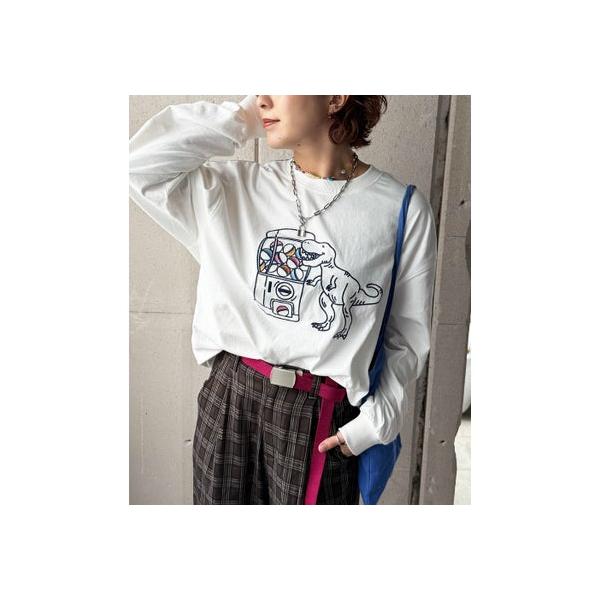ダブルネーム DOUBLE NAME カプセルトイを回したい恐竜刺しゅうロンTEE （オフホワイト）