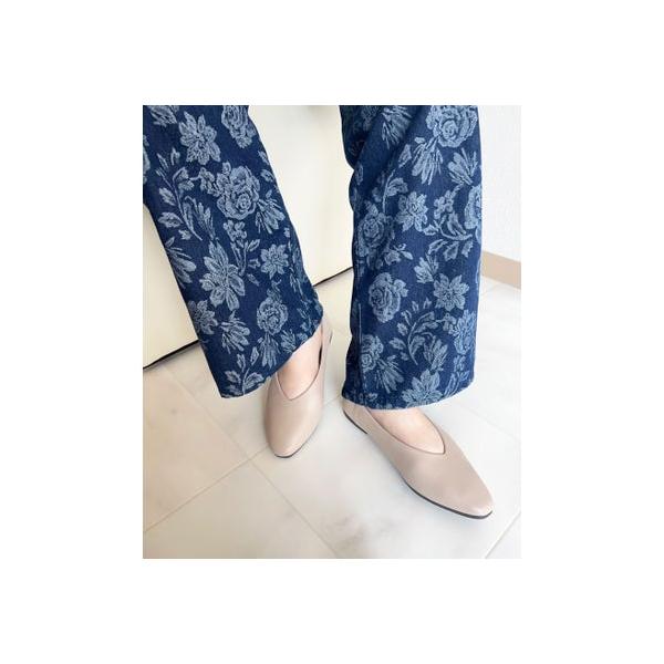 ラスドット lus. Vカットフラットパンプス （グレージュ）