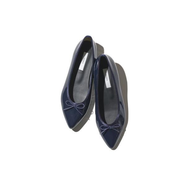 virina ヴィリーナ　ネイビー　フラットシューズ　晴雨兼用 大人好みのエレガンスなマットネイビーポインテッドトゥシューズ