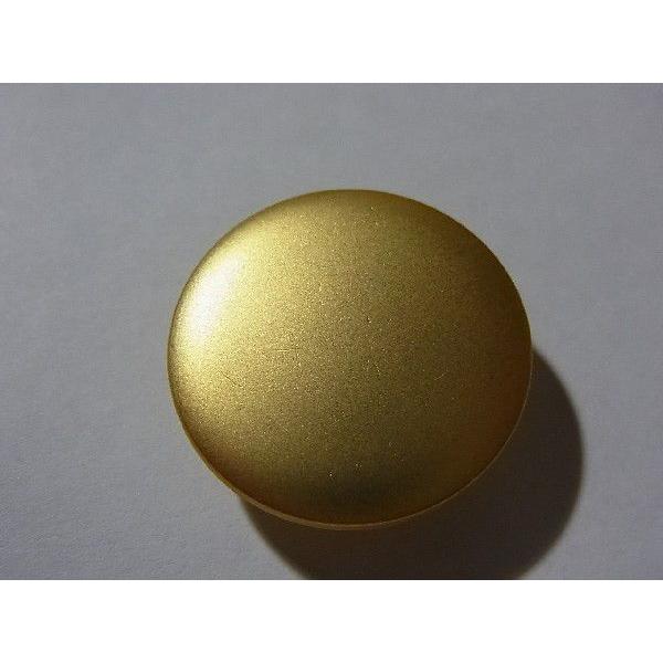 衣料用にも飾りボタン用にも使えそうな可愛らしいボタンです。