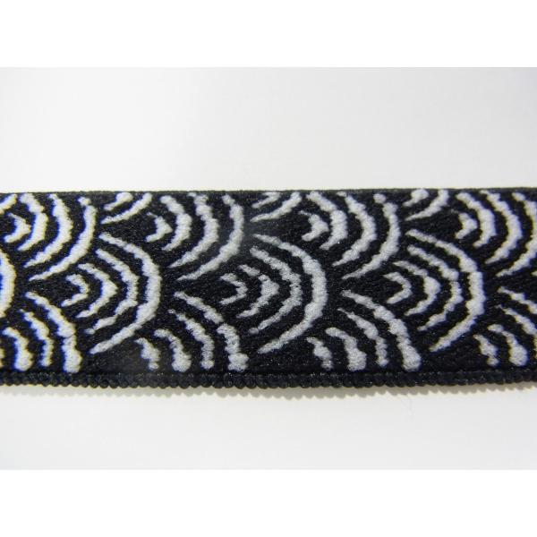 ・日本製 ・素材：ナイロン、ポリエステル、ポリウレタン ・1ｍでの価格です。 ・ソフトな風合いの高品質な平ゴムです。・穏やかな波のイメージの和柄紋様です。総じて平穏なくらしが続くよう願う縁起物の和柄平ゴムです。