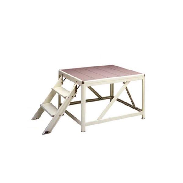 錆びることなく水に強い！アルミ製なのに耐荷重強度も抜群です。階段は安全に昇降できるように、滑り止めライン入りで幅広設計です。踊場は滑り止め加工を施しています。天板四隅には安全な樹脂製コーナーカバーを装着しています。学校や工場など様々な場所で...