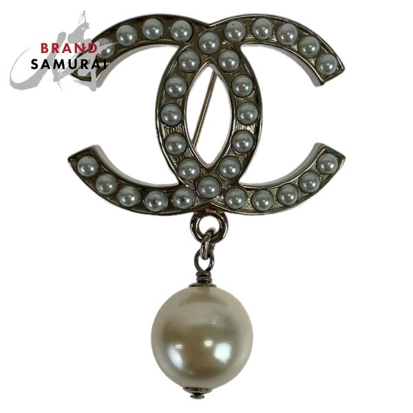 CHANEL（シャネル） 美品 ココマーク ホワイト 白 シルバー金具 メッキ
