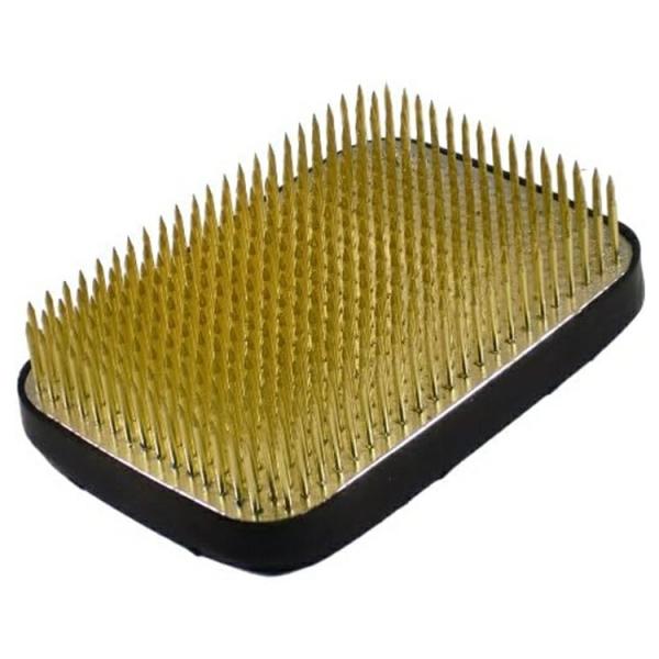 燕三条「マルフジ剣山製作所」の特製剣山。ゴムリング付きなので大切な花器をキズつけません。剣山と花器が滑らずに安定します。