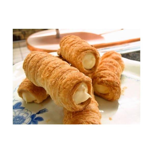 ■筒状のパイのなかにたっぷりとカスタードクリームをつめこみました。サクサクッとしたパイにとろ〜りカスタードクリーム！■冷凍で配送いたします。おやつにも最適！■ひとつずつ袋に入れてお届けいたします。 【直さ10ｃｍ、高さ4ｃｍ、55グラム。（...